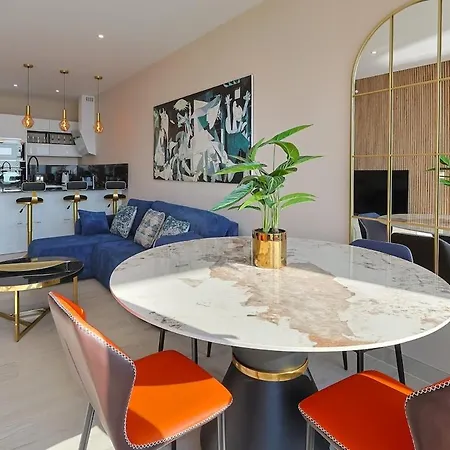Beachfront With Terrace And Pool Apartment *