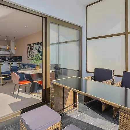 Beachfront With Terrace And Pool Apartment Malaga